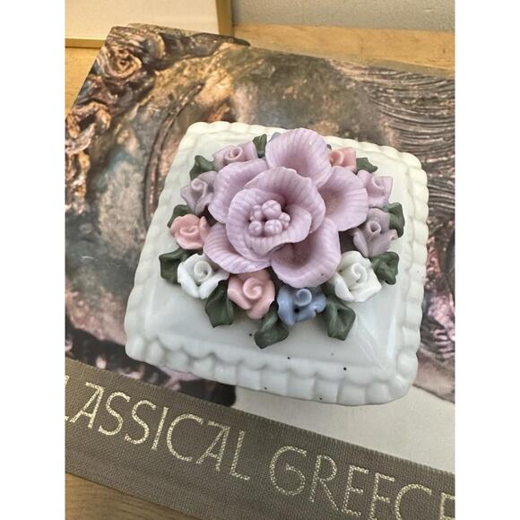 Darling Vintage Floral Porcelain Trinket Box Pastel Colors Cottagecore Decor - Picture 2 of 7
